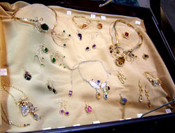 Wire Jewelry Display and Booth Ideas