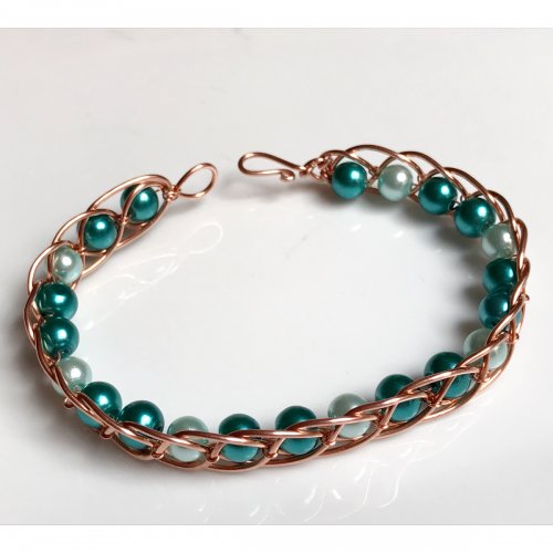 Erika Pal's Xs and Os Beaded Wire Bracelet - , Contemporary Wire Jewelry, Lashing, Wire Lashing, Loops, Wire Loop, Wrapped Wire Loop, Weaving, Wire Weaving, Weaving Wire, Beads, , x's and o's beaded wire bracelet