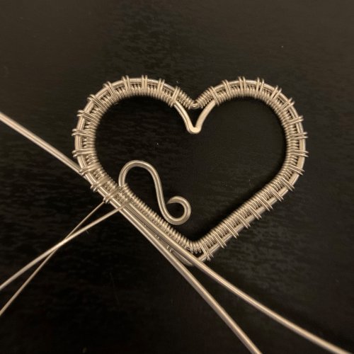 Kendra Austin's Filigree Heart Pendant - Finish the Heart Shape, Contemporary Wire Jewelry, Weaving, Wire Weaving, Weaving Wire, filigree woven heart pendant