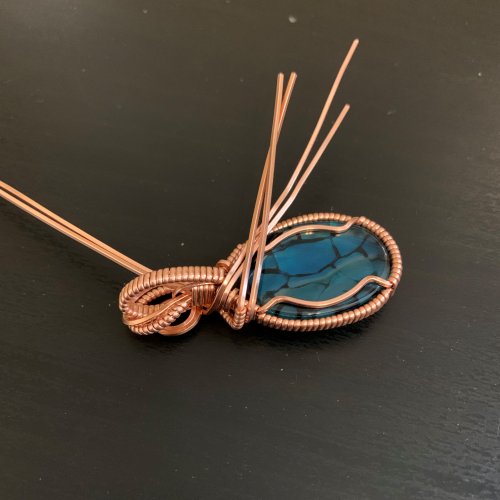 Kendra Austin's Classic Wire Wrapped Cabochon - Place the Front Decorative Swirls, Classic Wire Jewelry, Wire Wrapping, Wrapping, Wire Wrapping Jewelry, Classic wire wrapped cabochon