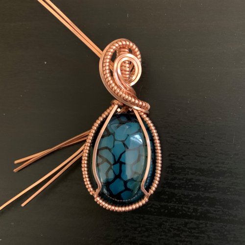 Kendra Austin's Classic Wire Wrapped Cabochon - Place the Front Decorative Swirls, Classic Wire Jewelry, Wire Wrapping, Wrapping, Wire Wrapping Jewelry, Classic wire wrapped cabochon