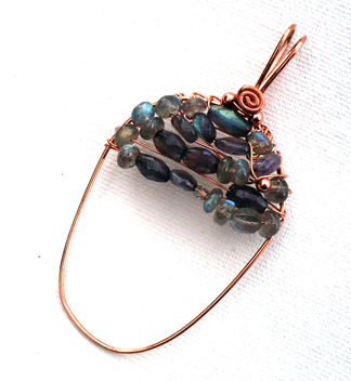 Marty Blu's Dragonskin Pendant - , Contemporary Wire Jewelry, Wire Wrapping, Wrapping, Wire Wrapping Jewelry, Weaving, Wire Weaving, Weaving Wire, Stringing beads onto the 24-gauge wire and wrapping around the 18-gauge frame.