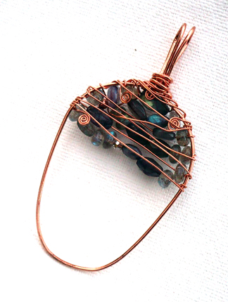 Marty Blu's Dragonskin Pendant - , Contemporary Wire Jewelry, Wire Wrapping, Wrapping, Wire Wrapping Jewelry, Weaving, Wire Weaving, Weaving Wire, Stringing beads onto the 24-gauge wire and wrapping around the 18-gauge frame.