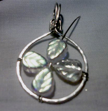 Jill Gentry's Crazy Daisy Pendant - , Contemporary Wire Jewelry, Wire Wrapping, Wrapping, Wire Wrapping Jewelry, Adding petals to the frame.