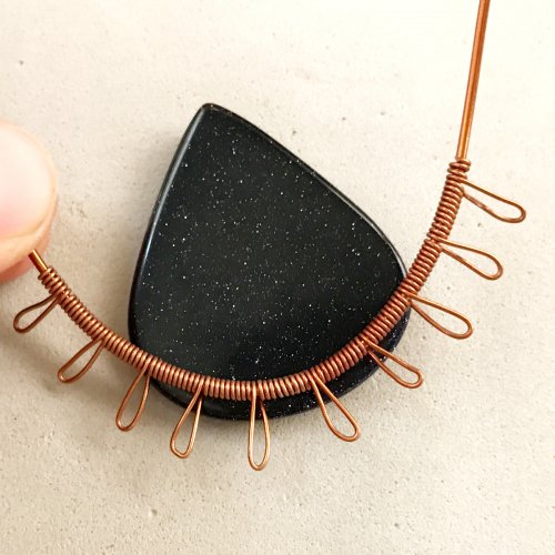 Erika Pal's Wire Prong Pendant - , Contemporary Wire Jewelry, Coiling, Coiling Wire, Wire Coiling, Loops, Wire Loop, Wrapped Wire Loop, wire prong pendant