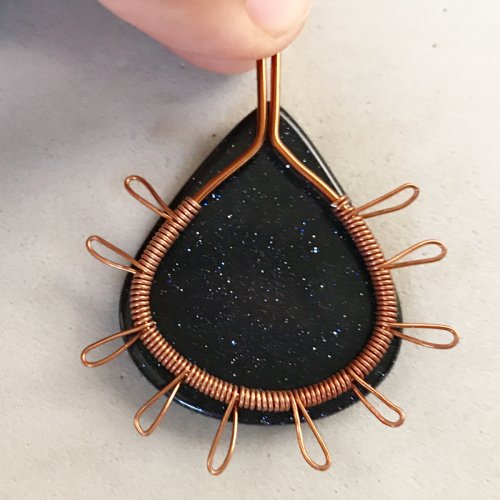 Erika Pal's Wire Prong Pendant - , Contemporary Wire Jewelry, Coiling, Coiling Wire, Wire Coiling, Loops, Wire Loop, Wrapped Wire Loop, wire prong pendant