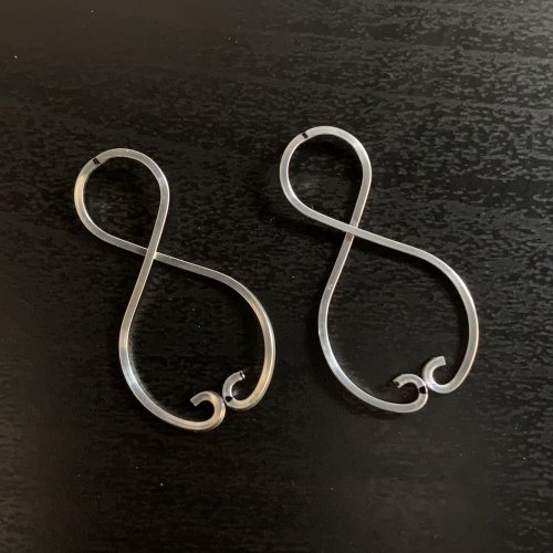 Kendra Austin's Infinity Earrings - Form the outer element loops, Contemporary Wire Jewelry, Filing, Finishing, Forging, Forging Jewelry, Jewelry Forging, Lashing, Wire Lashing, Loops, Wire Loop, Wrapped Wire Loop, infinity wire earrings