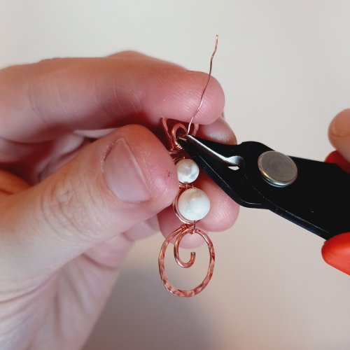 How to make wire earrings step by step