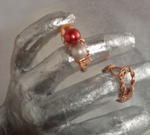 Brenda Sigafoos's Copper Knot Ring - , Contemporary Wire Jewelry, Wire Wrapping, Wrapping, Wire Wrapping Jewelry, Using rawhide mallet on the ring to form.