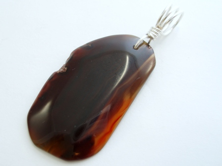 Wire wrapping deals stones with holes