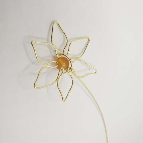 Natalie Patten's Wire Flower Component - , Contemporary Wire Jewelry, Wire Wrapping, Wrapping, Wire Wrapping Jewelry, lock the end of the wire in place