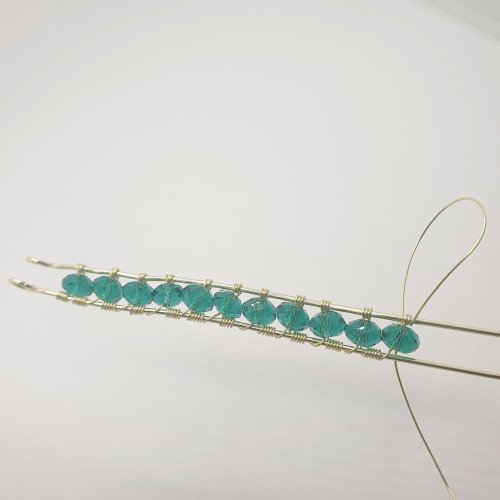 Natalie Patten's Wire Beaded Bangle - , Contemporary Wire Jewelry, Lashing, Wire Lashing, Wire Wrapping, Wrapping, Wire Wrapping Jewelry, position the beads evenly