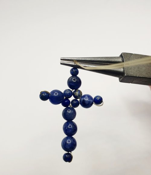 Natalie Patten's Beaded Wire Cross - , Contemporary Wire Jewelry, Wire Wrapping, Wrapping, Wire Wrapping Jewelry, bend the wires over the pliers