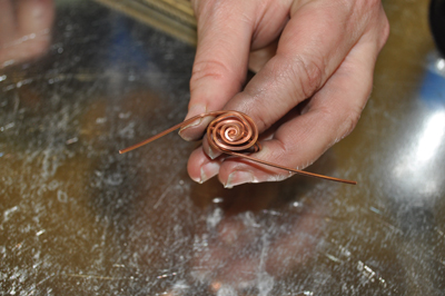 Kate Richbourg's The 5-Minute, 5 Things Spiral Ring - , Contemporary Wire Jewelry, Loops, Wire Loop, Wrapped Wire Loop, Spirals, Wire Spiral, Spiral Wire Wrap, Wire Wrapping, Wrapping, Wire Wrapping Jewelry, Wrapping spiral on the mandrel.