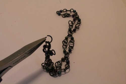 Judy Freyer Thompson's Beaded Steel Wire Chain  - , Contemporary Wire Jewelry, Making Chain, Chain Making , connect the ends