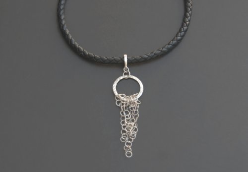 Kylie Jones's Flowing Chain Pendant, Contemporary Wire Jewelry. Beads. An easy project made from just a few materials.