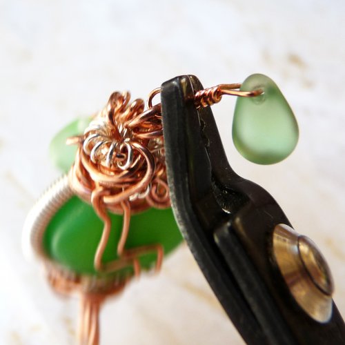 Rhonda Chase's Getting Rid of the Tail - , Classic Wire Jewelry, Wire Wrapping, Wrapping, Wire Wrapping Jewelry, Using crimping pliers on copper wire